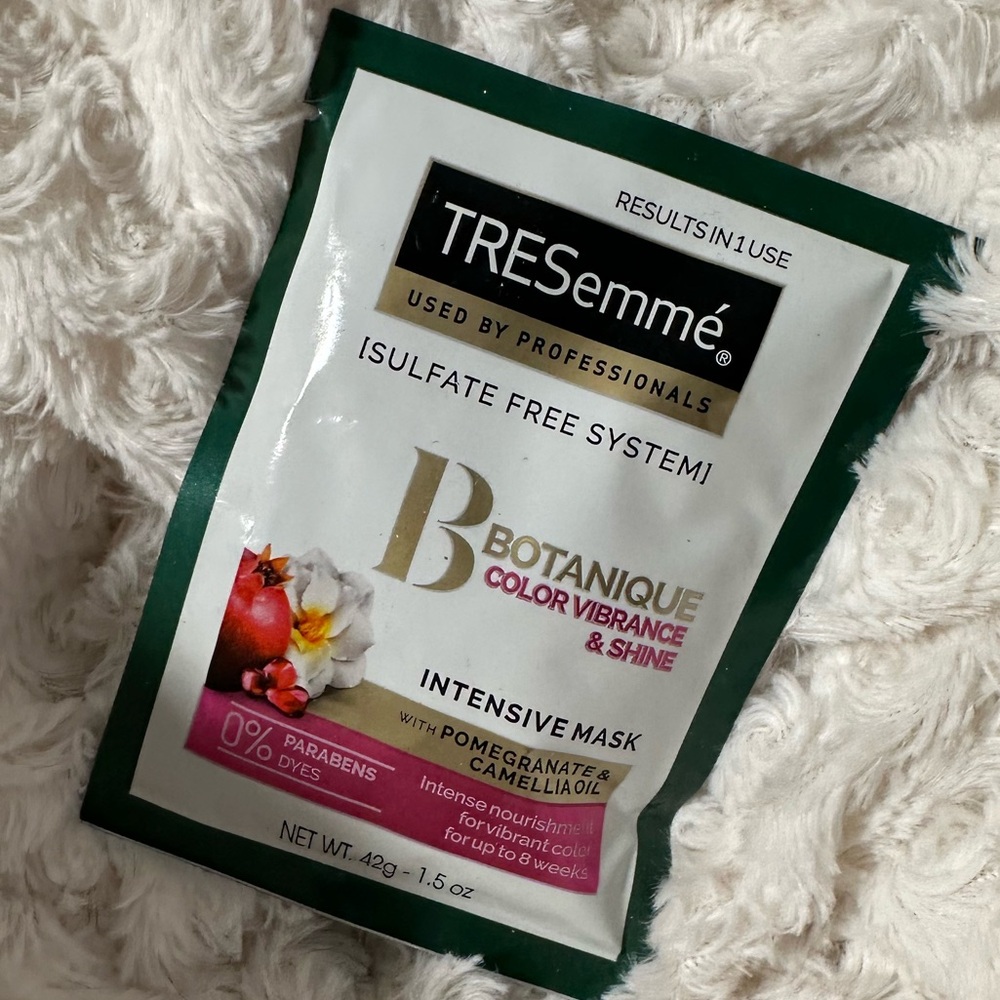 TRESemmé Botanique Intensive Hair Mask - White and Green